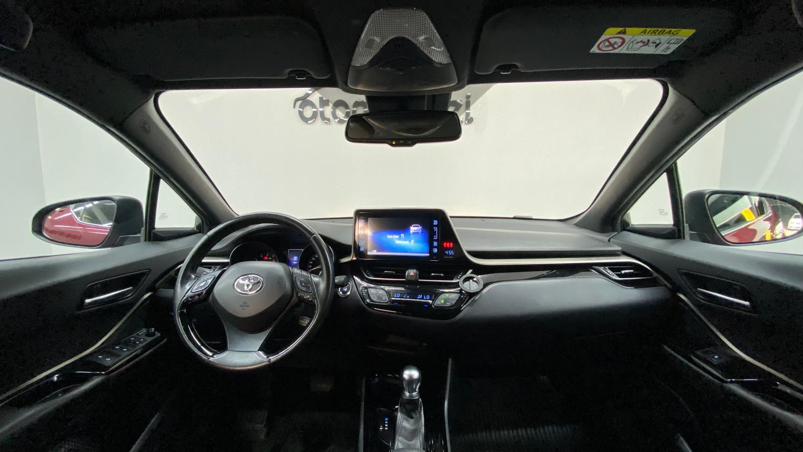 TOYOTA C-HR 12